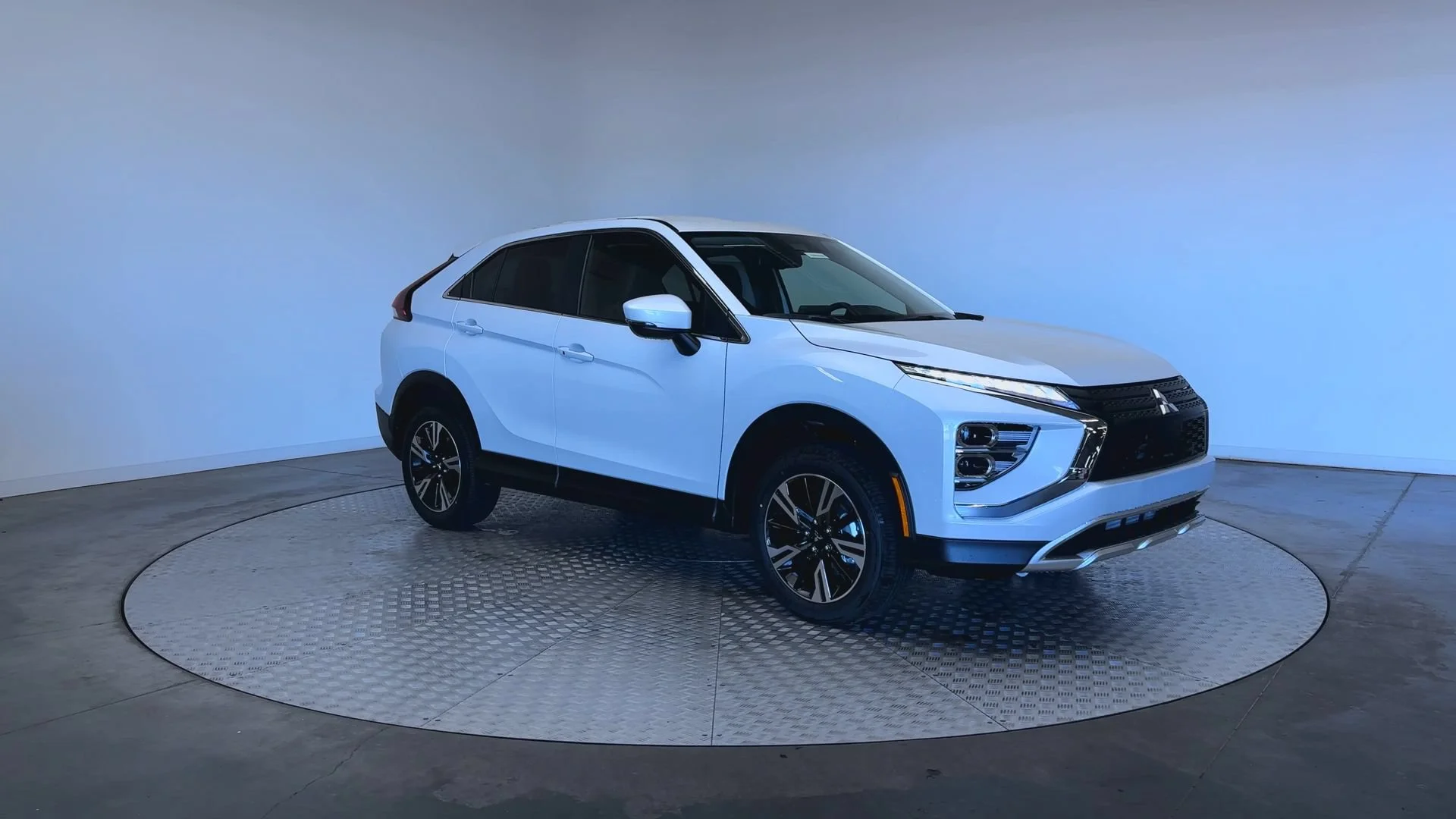 New 2026 White Diamond Mitsubishi SE image 2