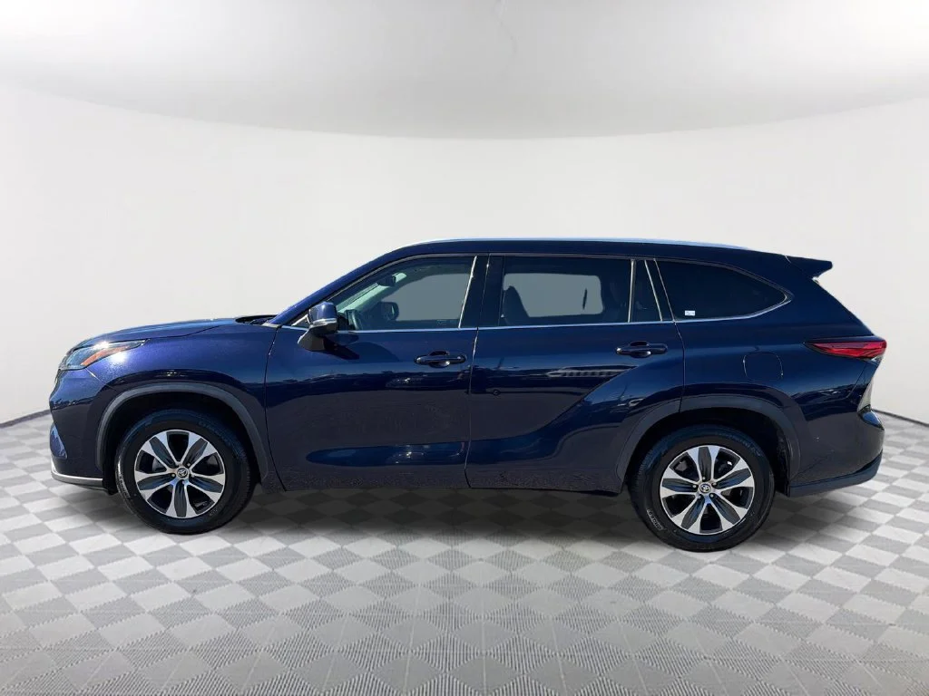 Used 2022 Blue Toyota XLE image 8