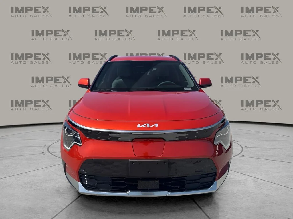 Used 2023 Red Kia Wind image 8