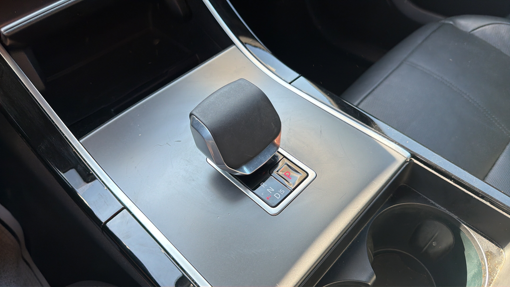 Used 2025 Fuji White Land Rover Dynamic SE image 21