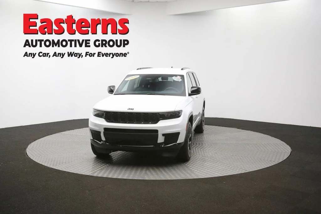 Used 2024 White Jeep Altitude image 56