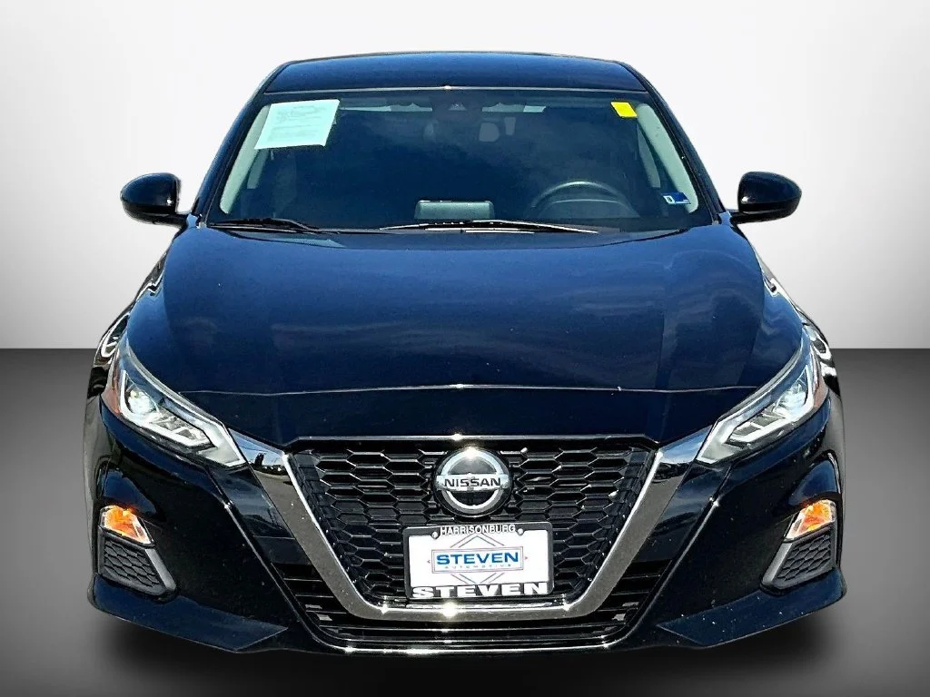 Used 2020 Black Nissan 2.5 SR image 2