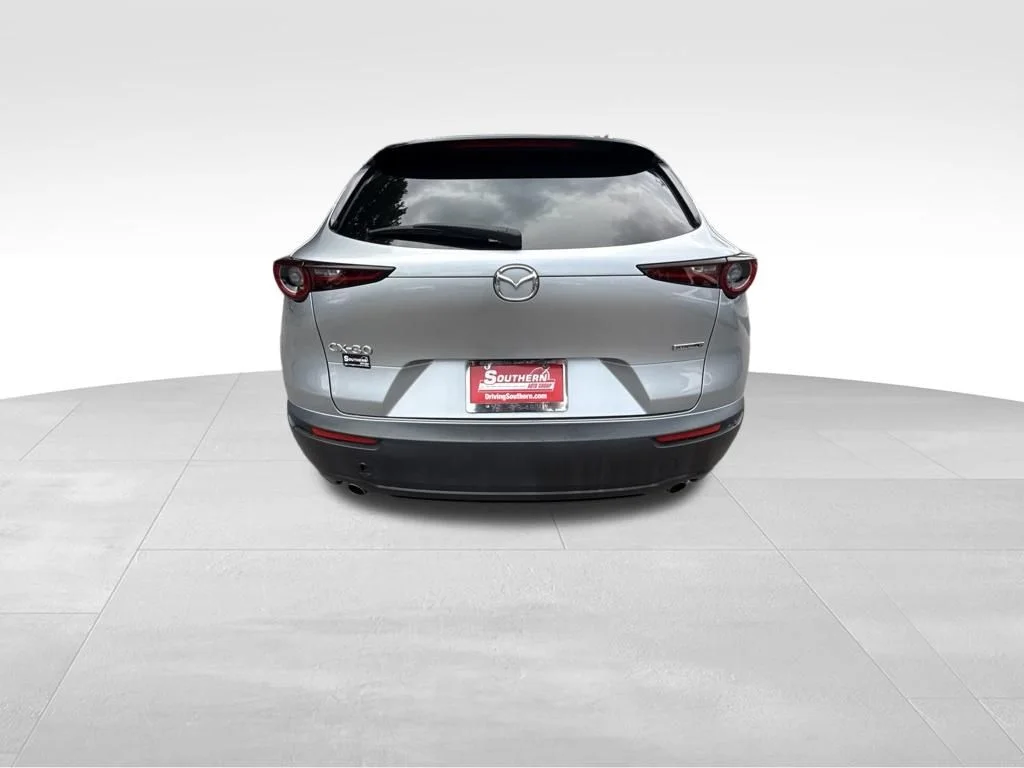 Used 2021 Silver Mazda Preferred image 4