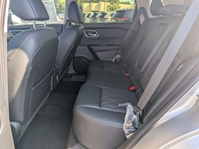 New 2026 Champagne Silver Metallic / Super Black Two-tone Nissan Platinum image 13