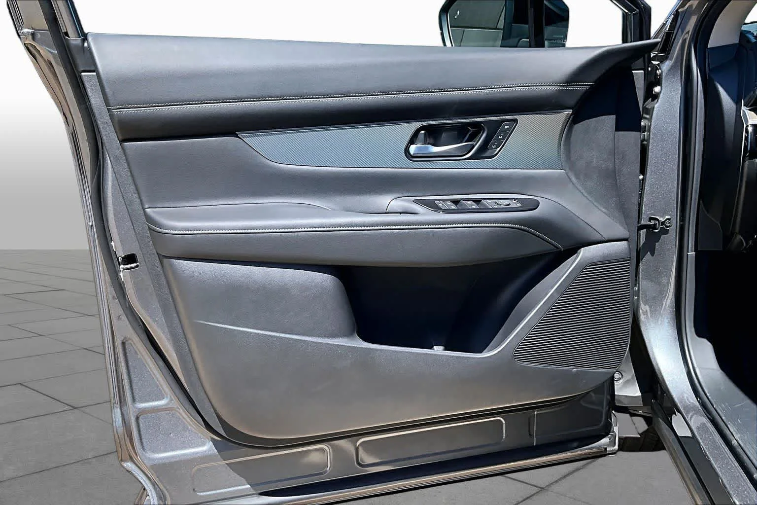 New 2026 Gun Metallic Nissan SL image 10