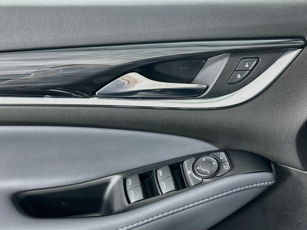 Used 2023 Ebony Twilight Metallic Buick Essence image 18
