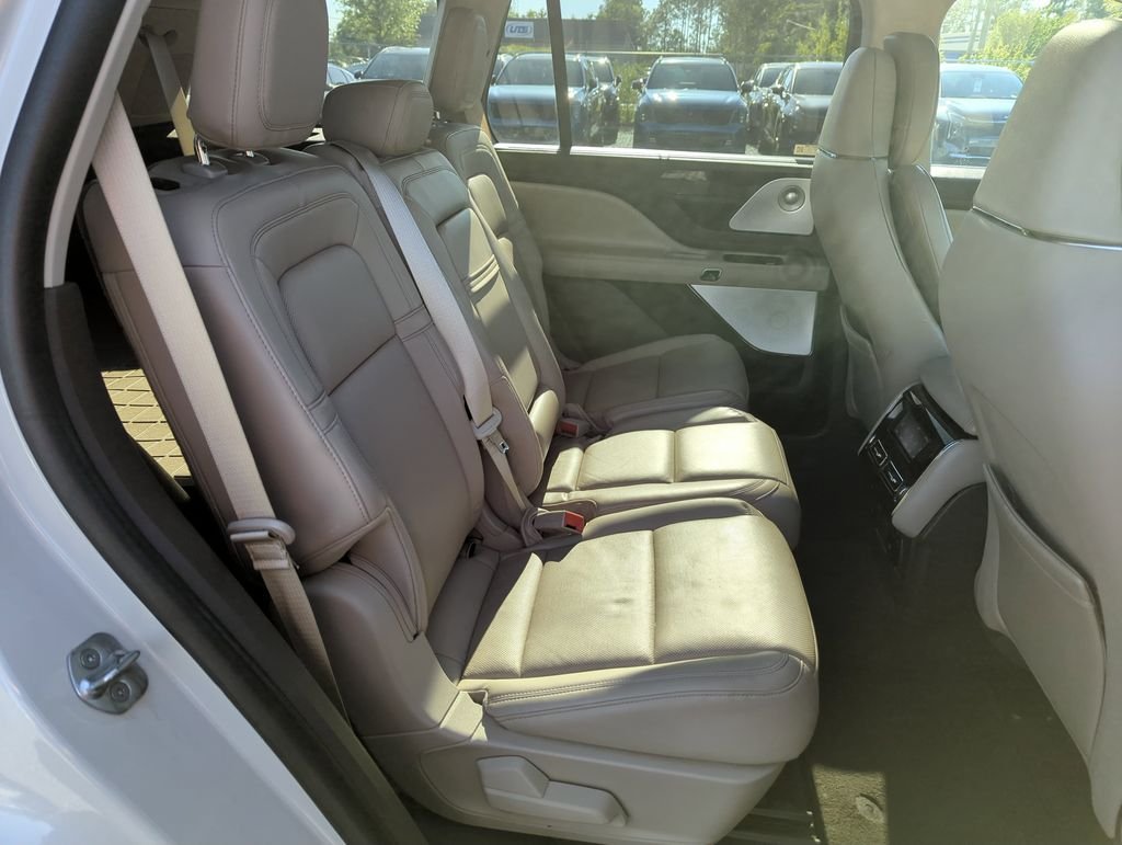 Used 2022 White Lincoln Reserve image 33