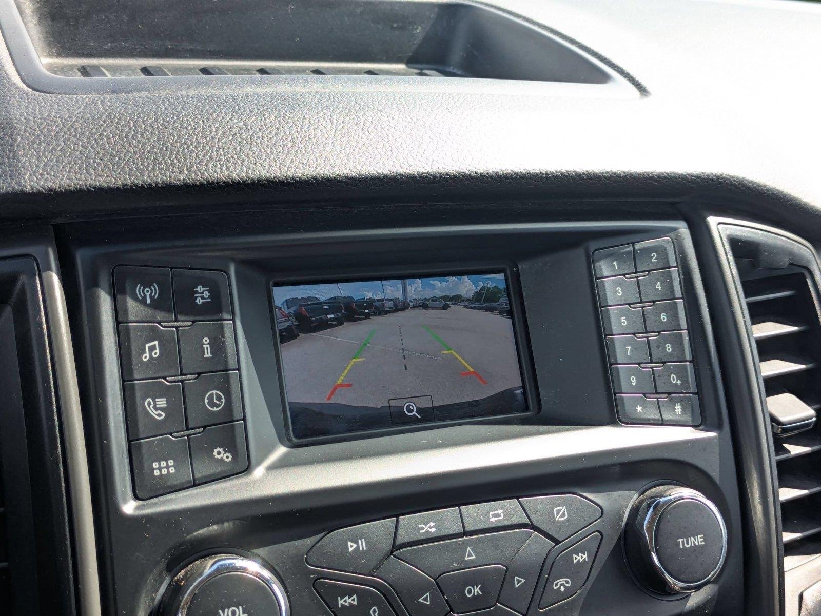 Used 2019  Ford XL image 17