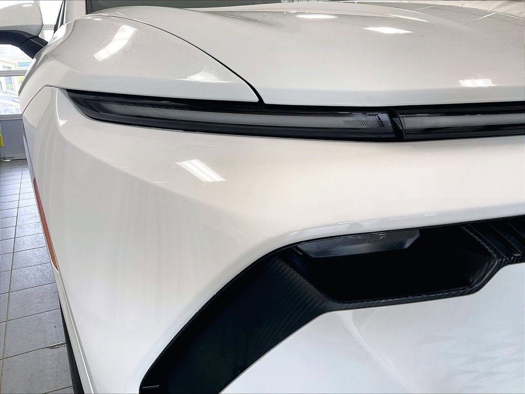 Used 2024 White Chevrolet LT image 33