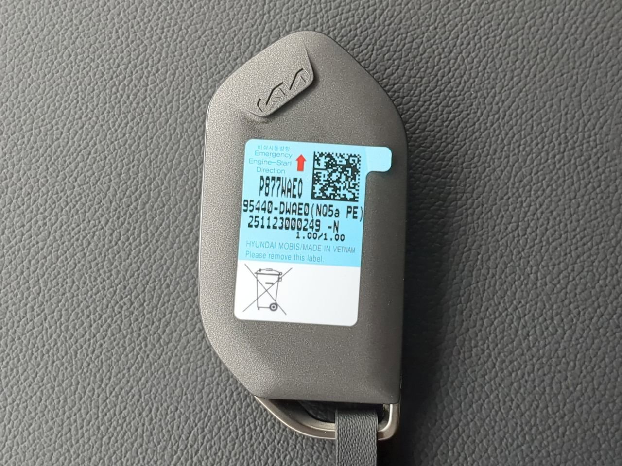 New 2026 Glacial White Pearl Kia EX image 37