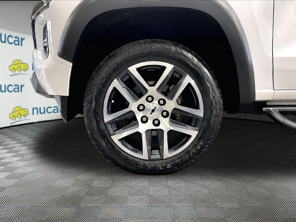 Used 2023 White Chevrolet Z71 image 7
