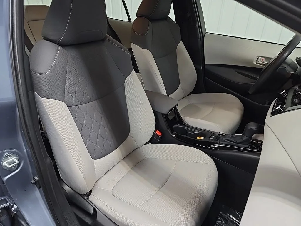 Used 2021  Toyota LE image 14