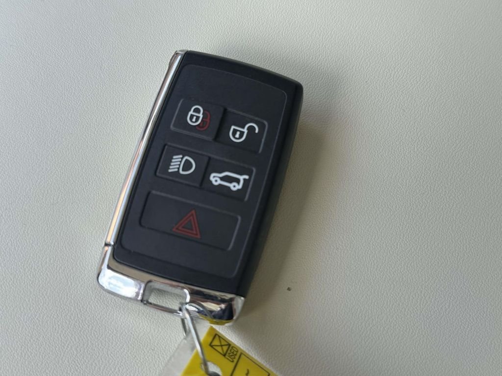 Certified Used 2025  Land Rover SE image 23