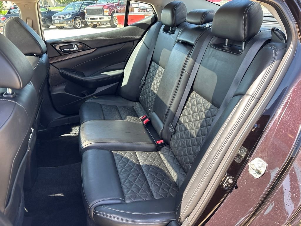 Used 2016 Bordeaux Nissan Platinum image 33