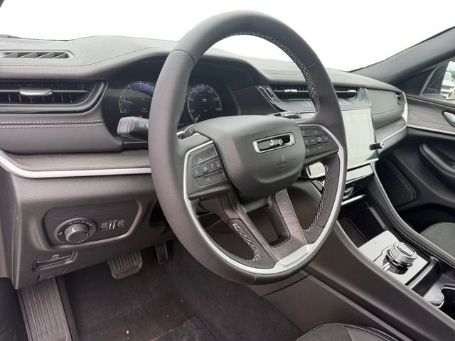 New 2026 Bright White Clear-Coat Exterior Paint Jeep Altitude image 18