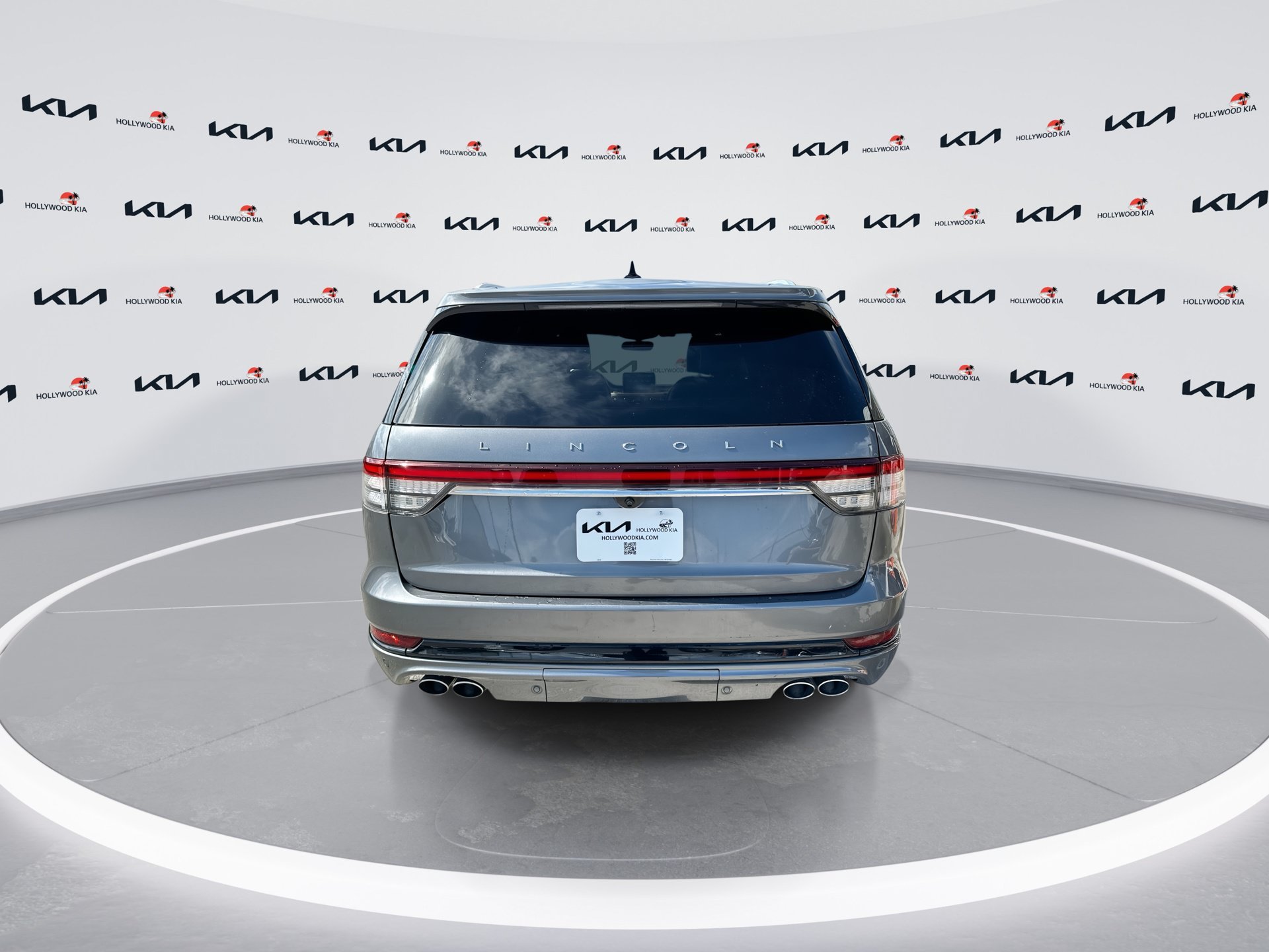 Used 2022 Gray Metallic Lincoln Grand Touring image 7