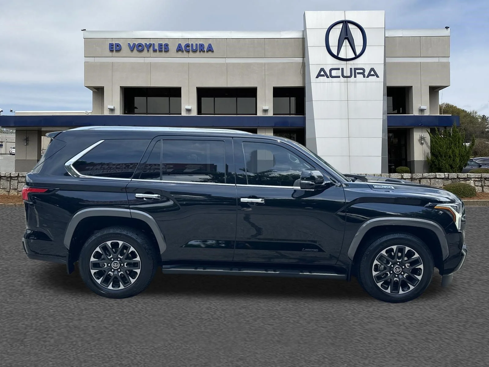 Used 2024 Midnight Black Metallic Toyota Limited image 4