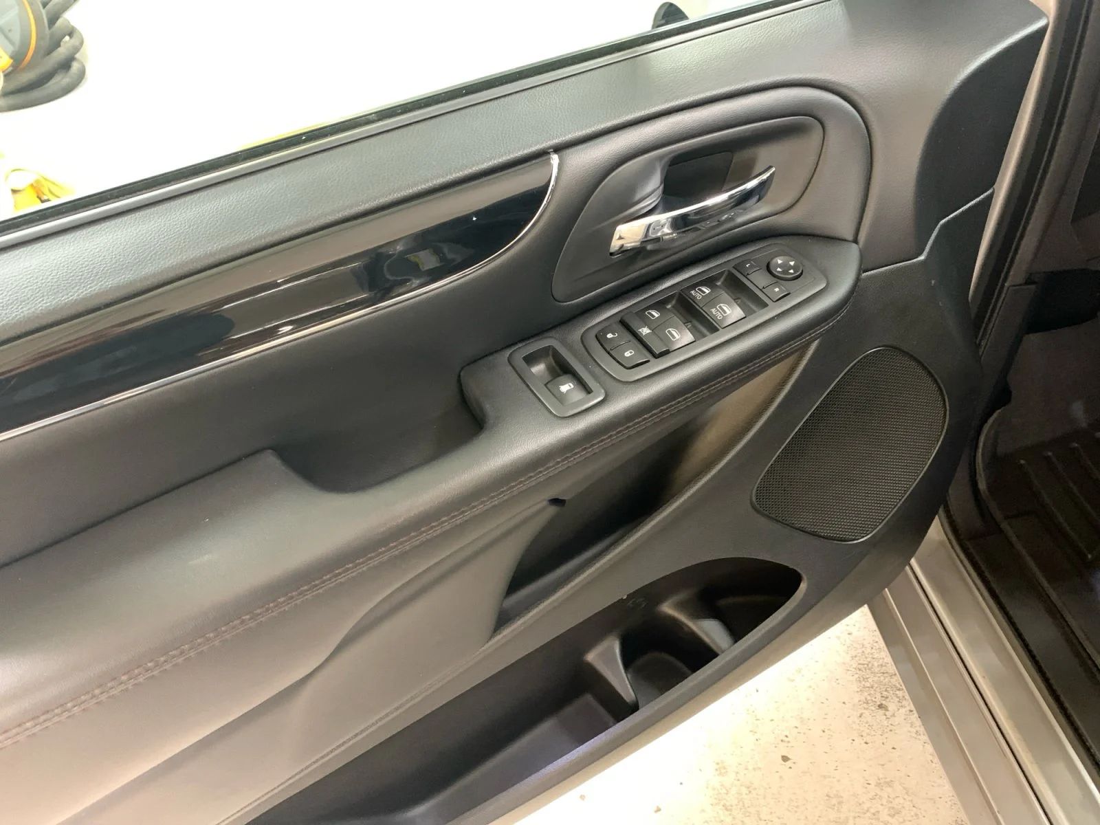Used 2019 Silver Dodge 35th Anniversary image 11