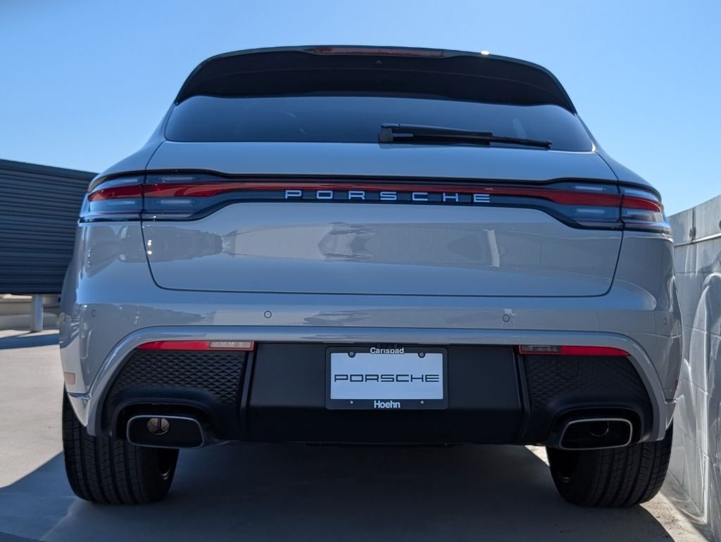2026 Porsche Macan T - Photo 11