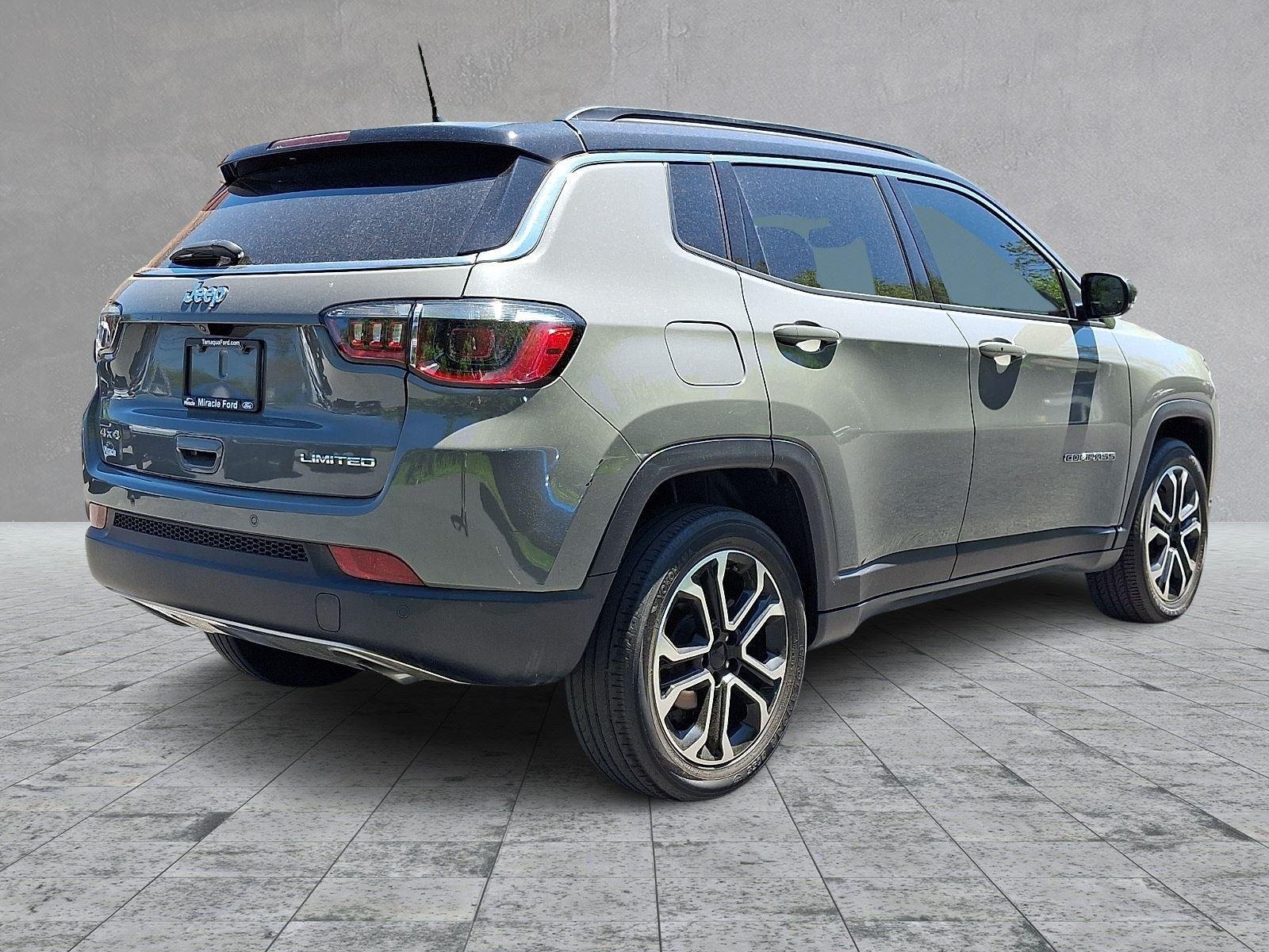 Used 2023 Sting-Gray Clearcoat Jeep Limited image 6