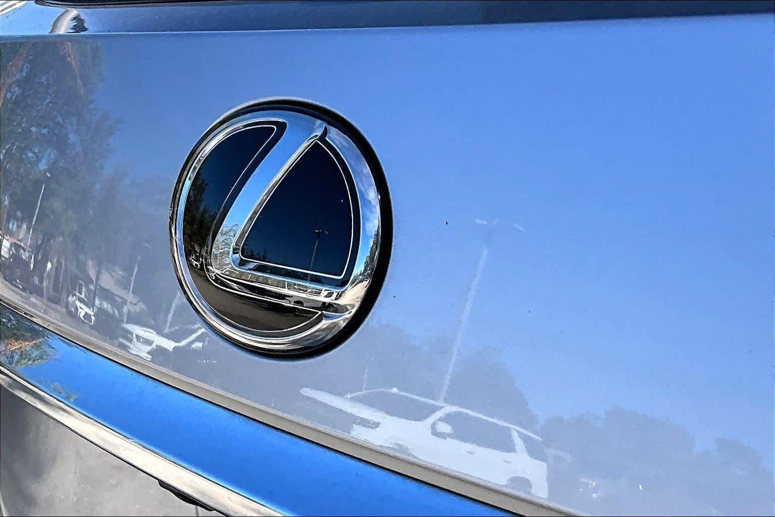 Used 2019 Silver Lining Metallic Lexus Premium image 31