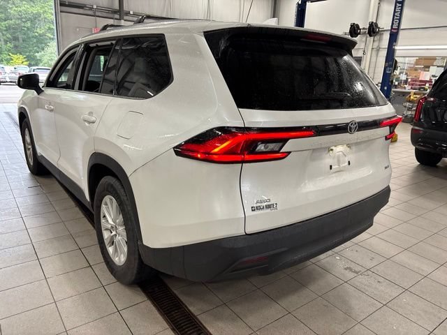 Used 2024 Pearl Toyota XLE image 7