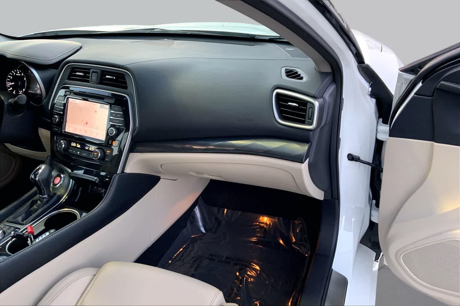 Used 2023 Pearl White Tricoat Nissan Platinum image 18