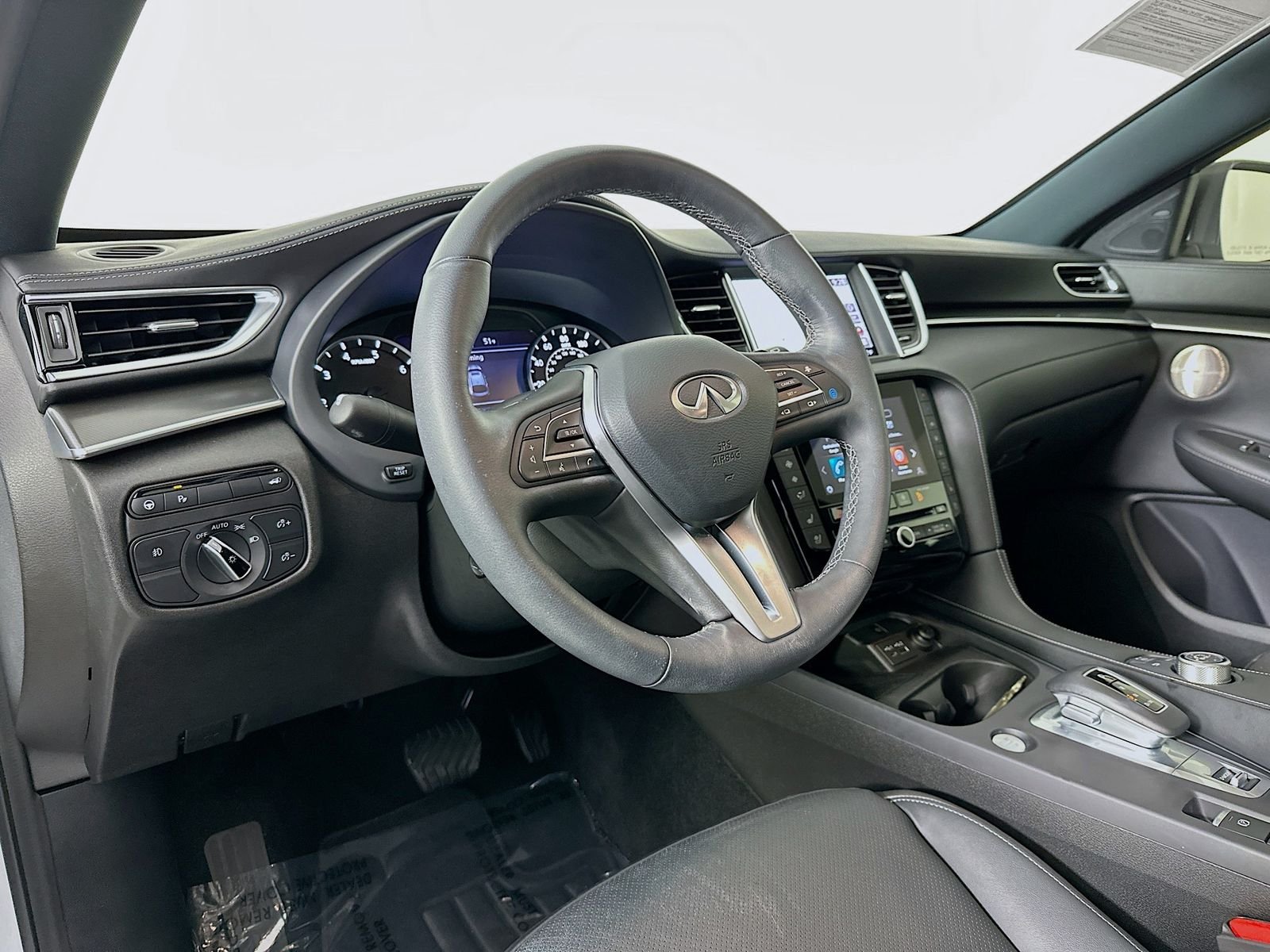 Used 2025 Radiant White INFINITI ESSENTIAL image 8