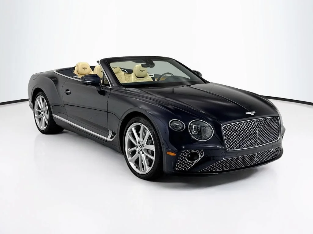 Used 2021  Bentley V8 image 3