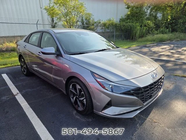 Used 2023 Silver Hyundai SEL image 3