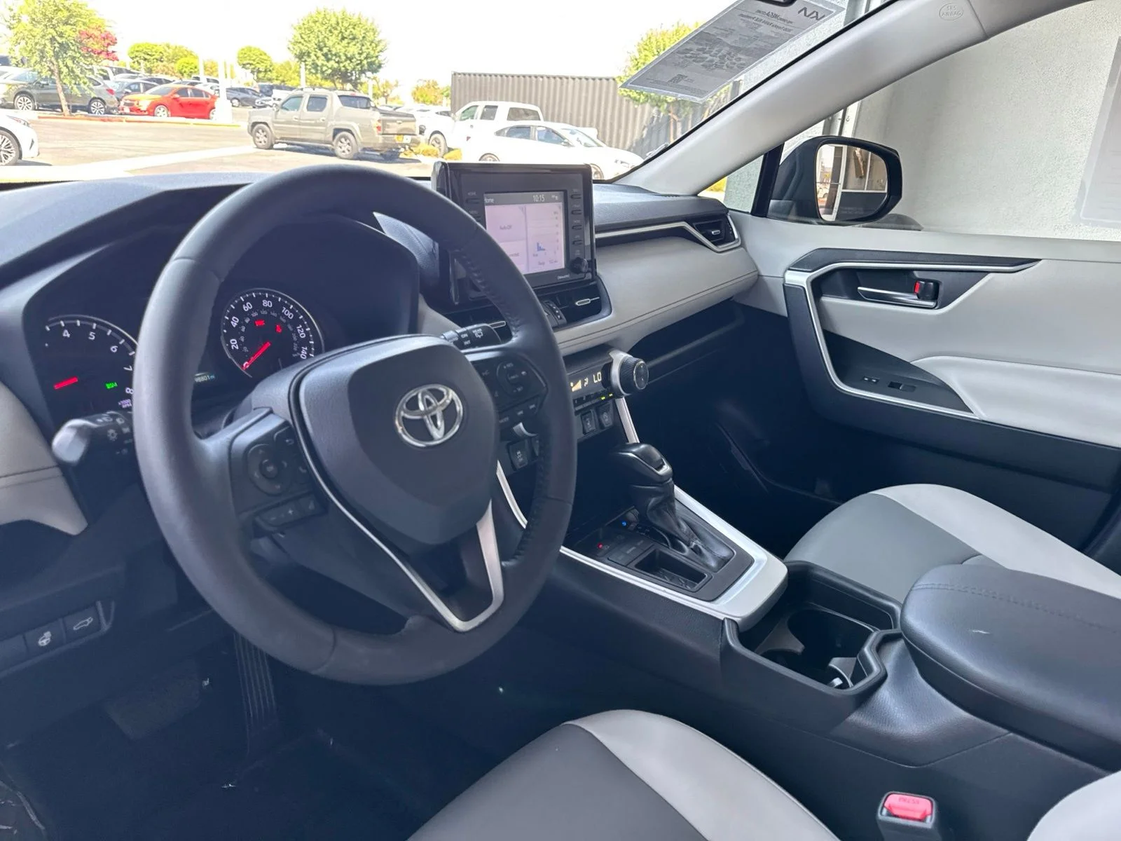 Used 2020 Midnight Black Metallic Toyota XLE Premium image 16