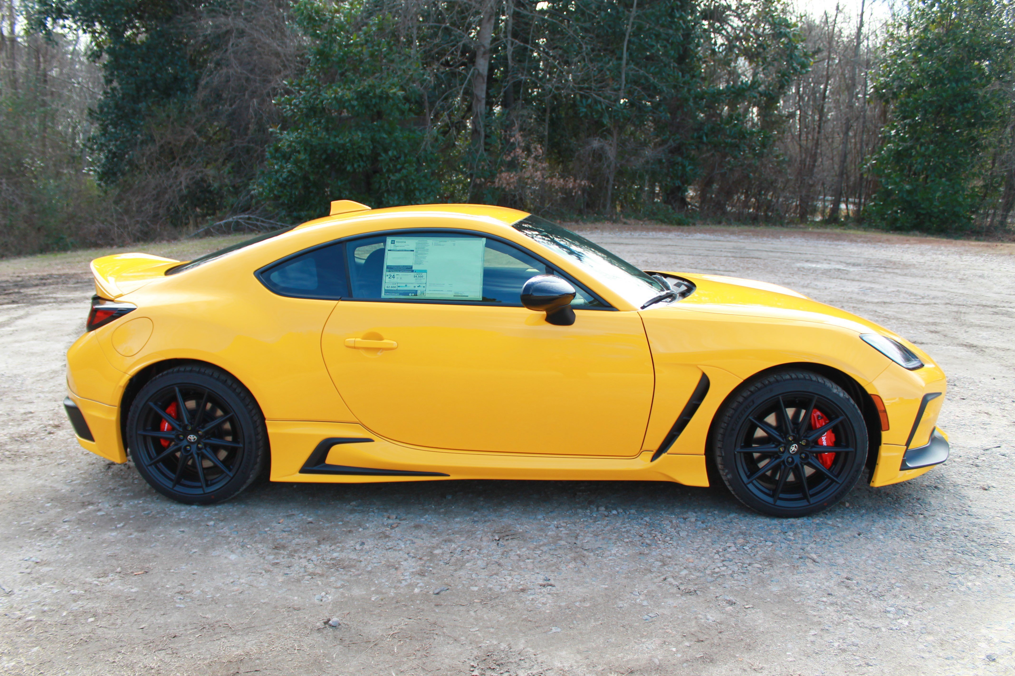 2026 Toyota GR86 Yuzu Edition - Photo 11