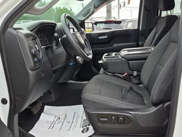 Used 2022 White Chevrolet Custom image 4