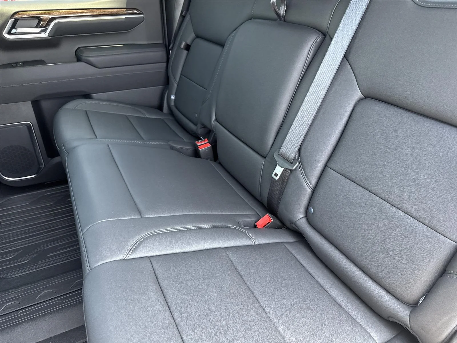 New 2026 Sterling Metallic GMC Elevation image 17
