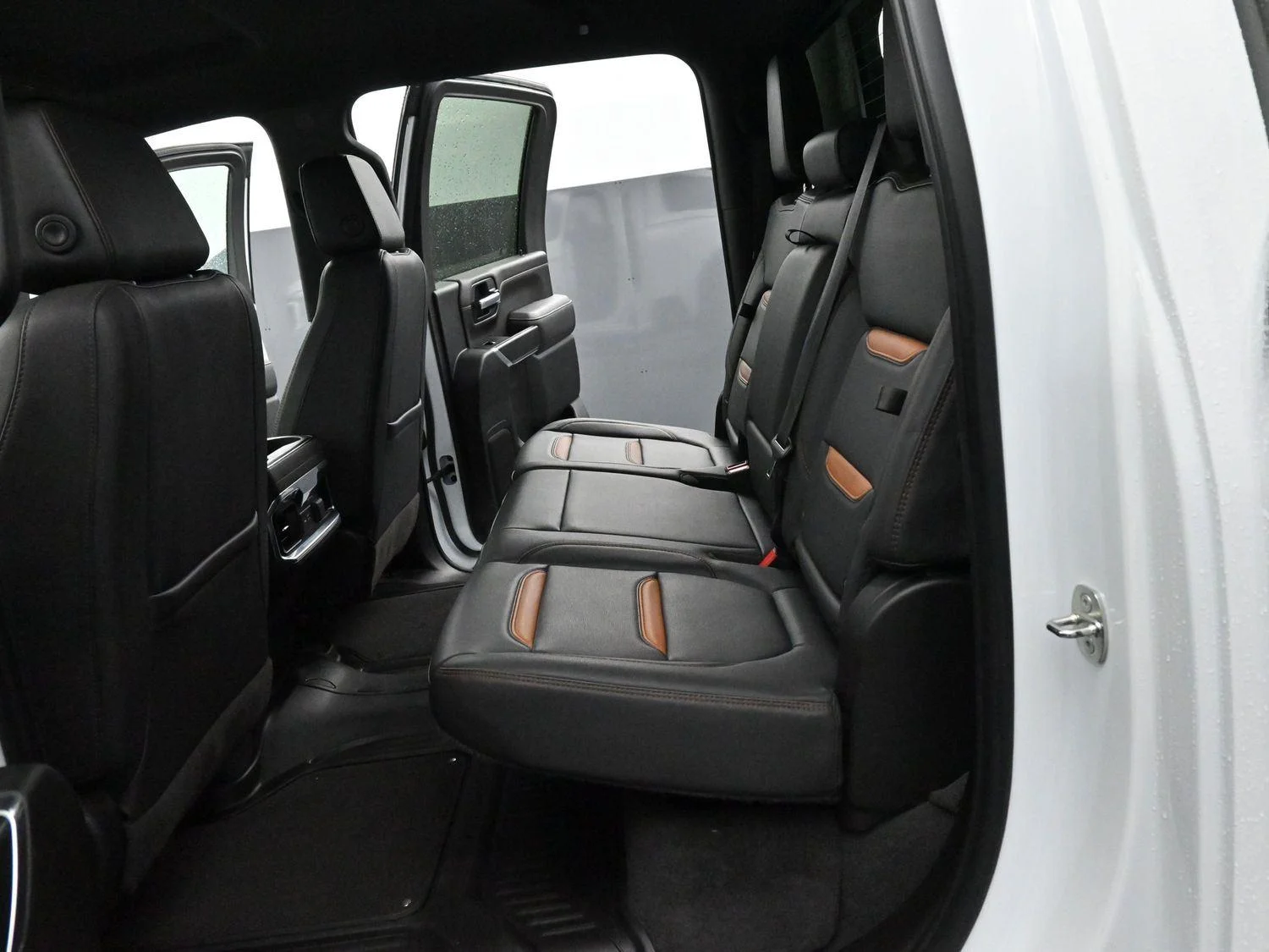 Used 2022 Summit White GMC AT4 image 29