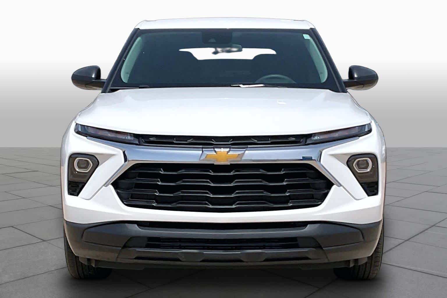 Used 2025 Summit White Chevrolet LS image 4
