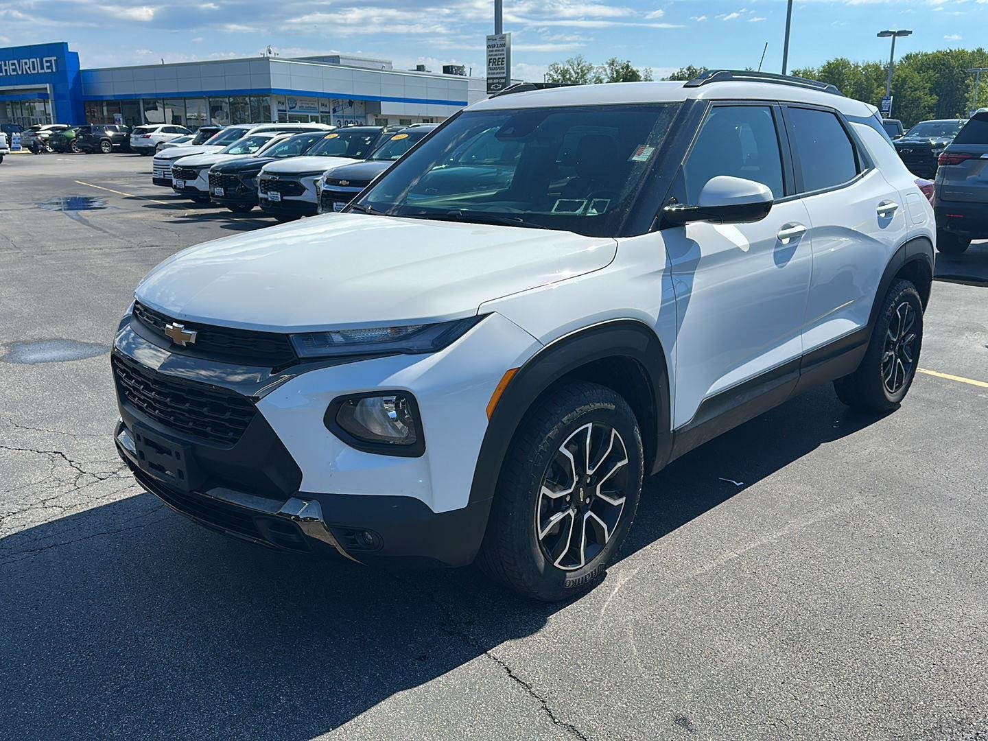 Used 2023 Summit White Chevrolet ACTIV image 5
