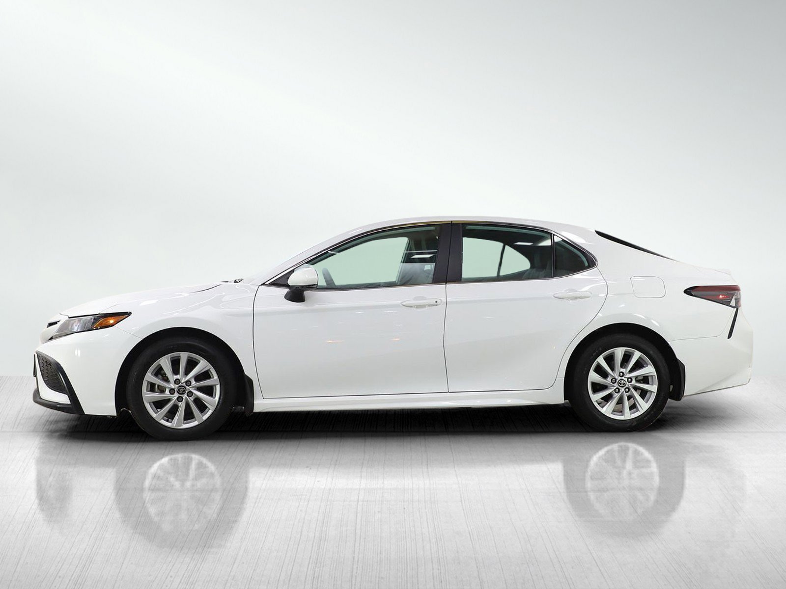 Used 2024 Toyota Camry SE with VIN 4T1G11AK4RU915243 for sale in Burnsville, Minnesota