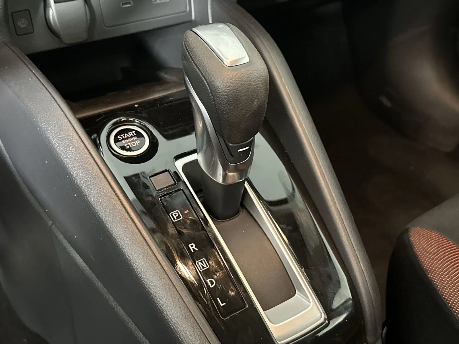 2025 Nissan Versa Sedan SR - Photo 20