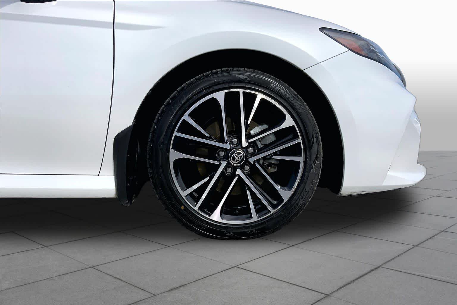 Used 2025 Wind Chill Pearl Toyota XLE image 11