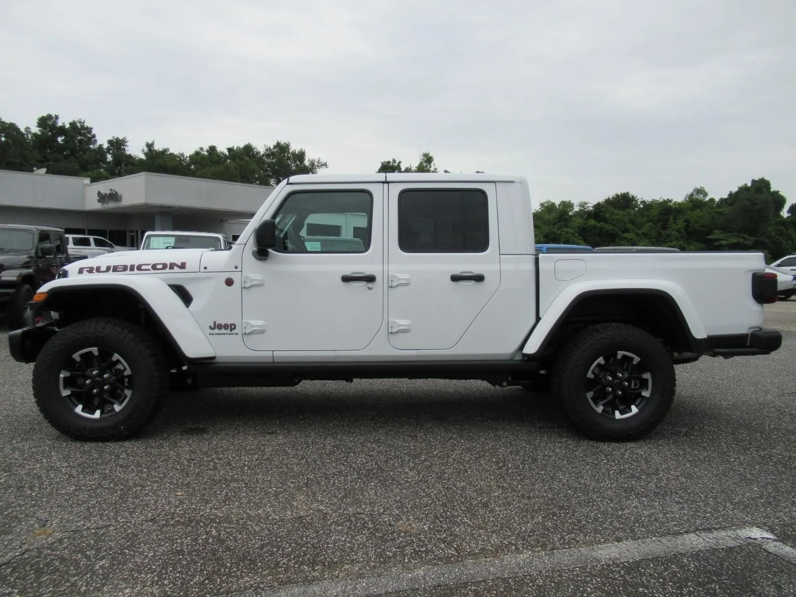New 2026 Bright White Clear-Coat Exterior Paint Jeep Rubicon X image 4
