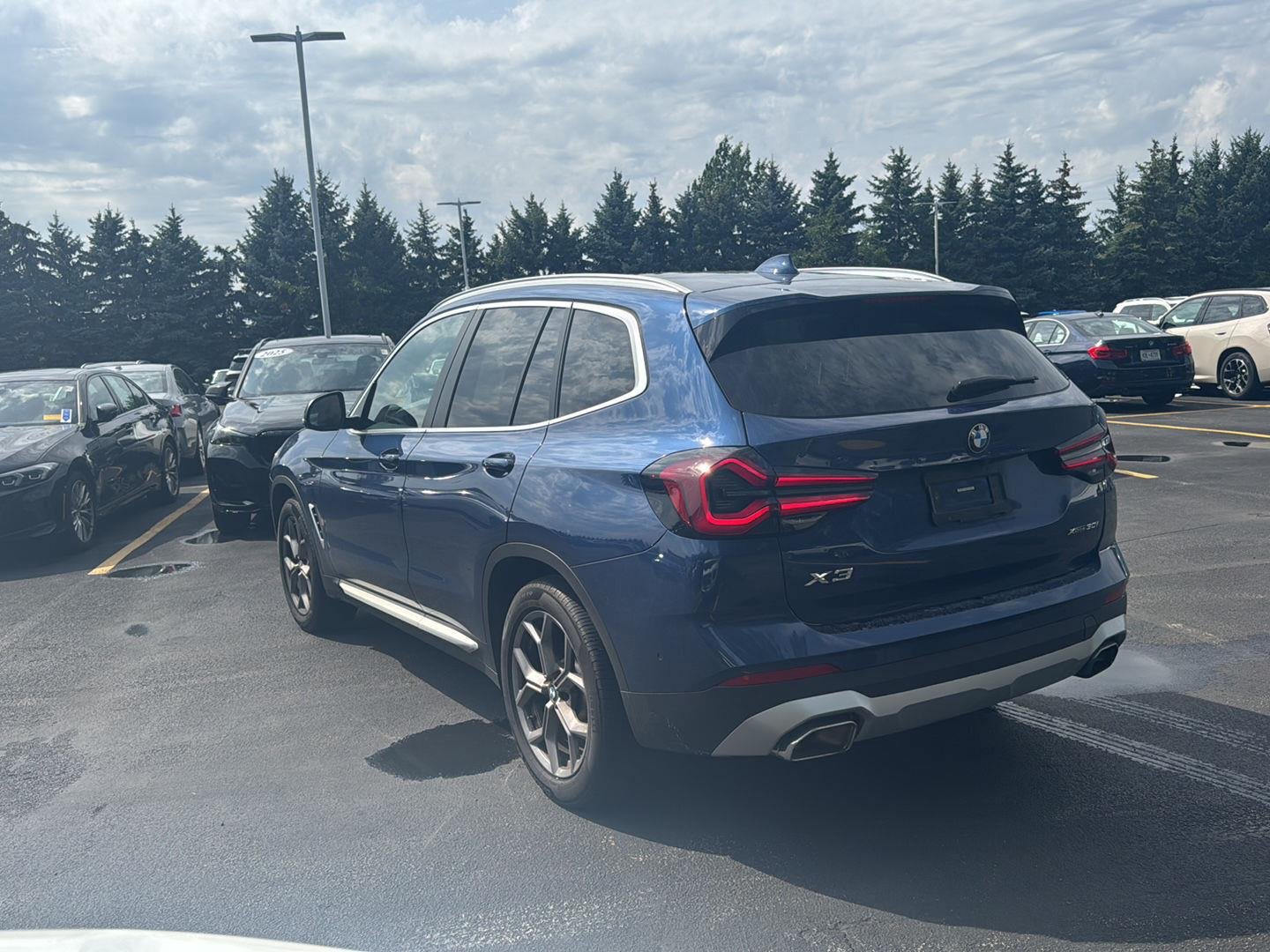 Used 2023 Phytonic Blue Metallic BMW xDrive30i image 5