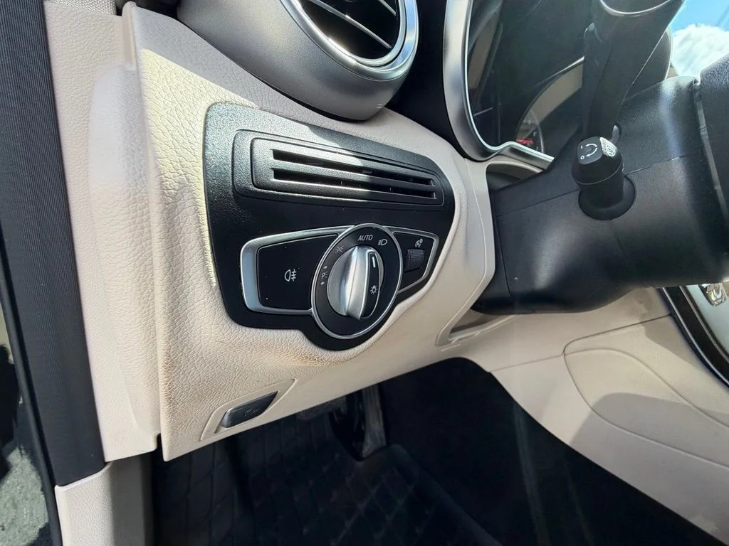 Used 2022 Black Mercedes-Benz GLC 300 image 23