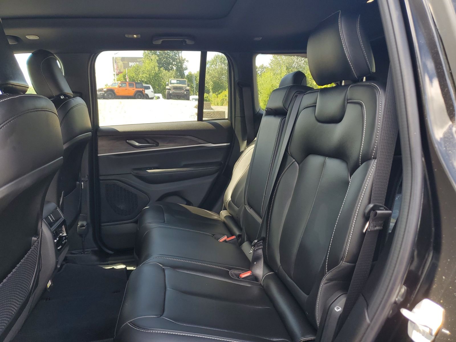 Used 2025 Black Jeep Limited image 21
