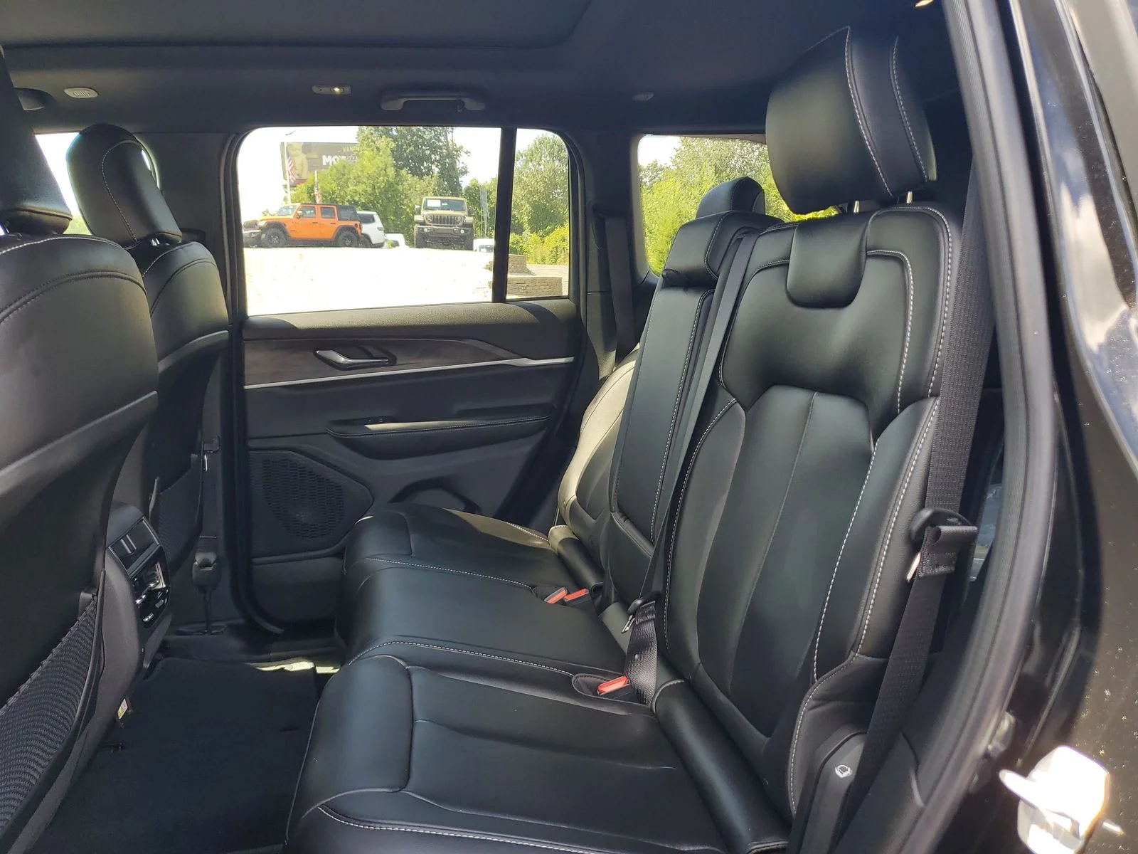 Used 2025 Black Jeep Limited image 21