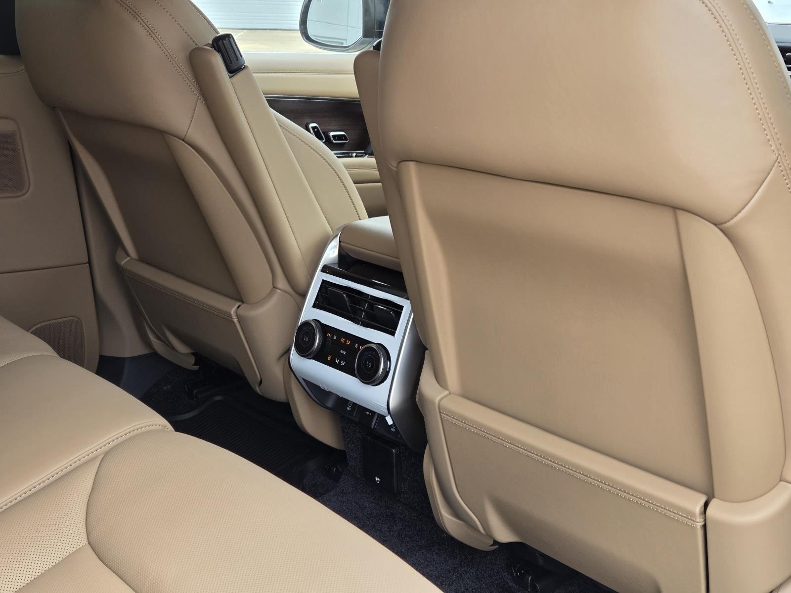 New 2026 Fuji White Land Rover SE image 39