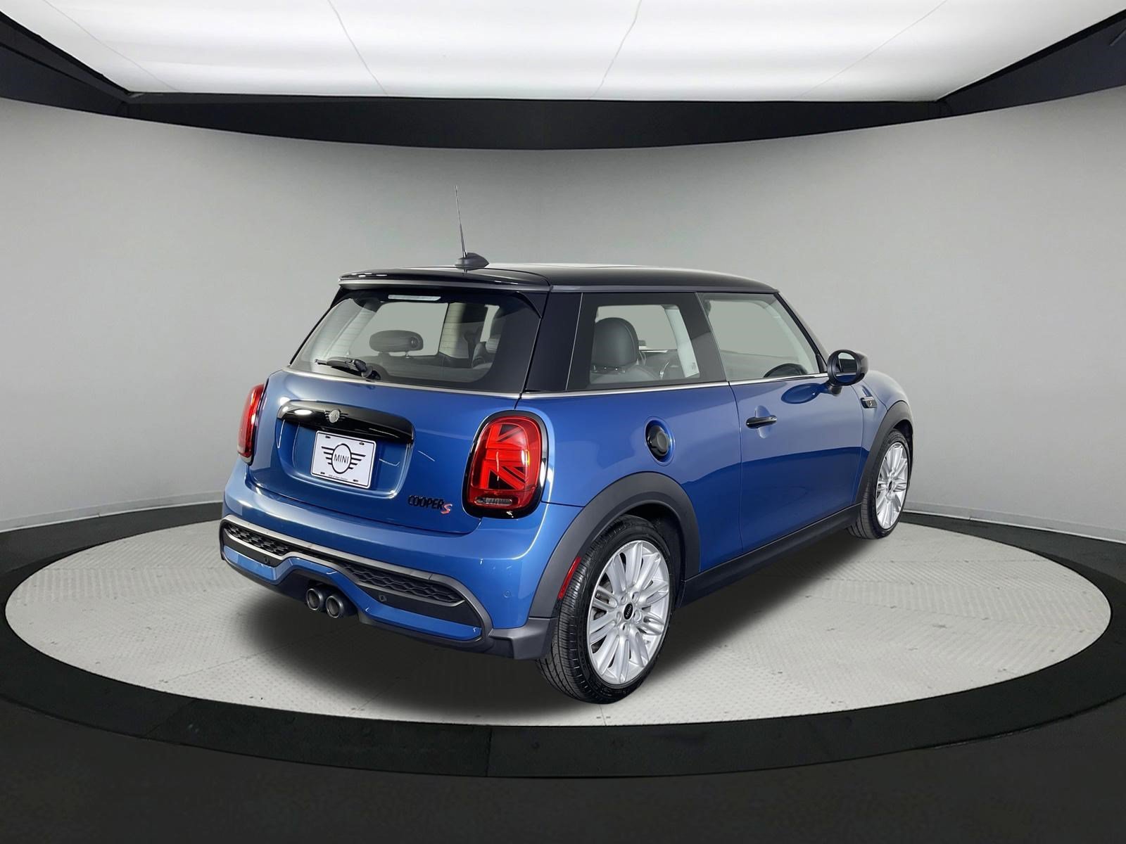 Certified Used 2024 ISLAND BLUE METAL MINI Cooper S image 5