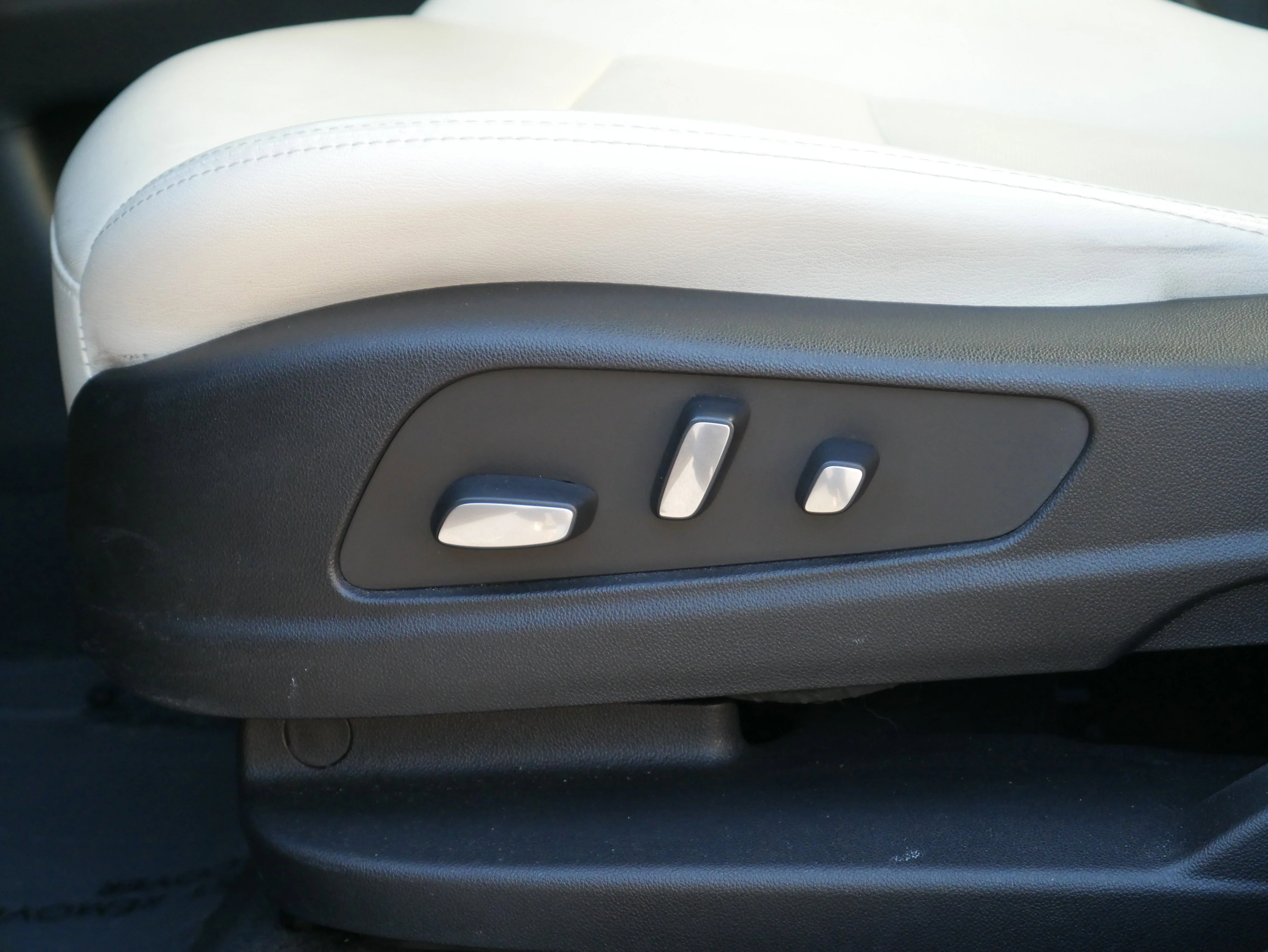 Used 2022 Rosewood Metallic Cadillac Sport image 13
