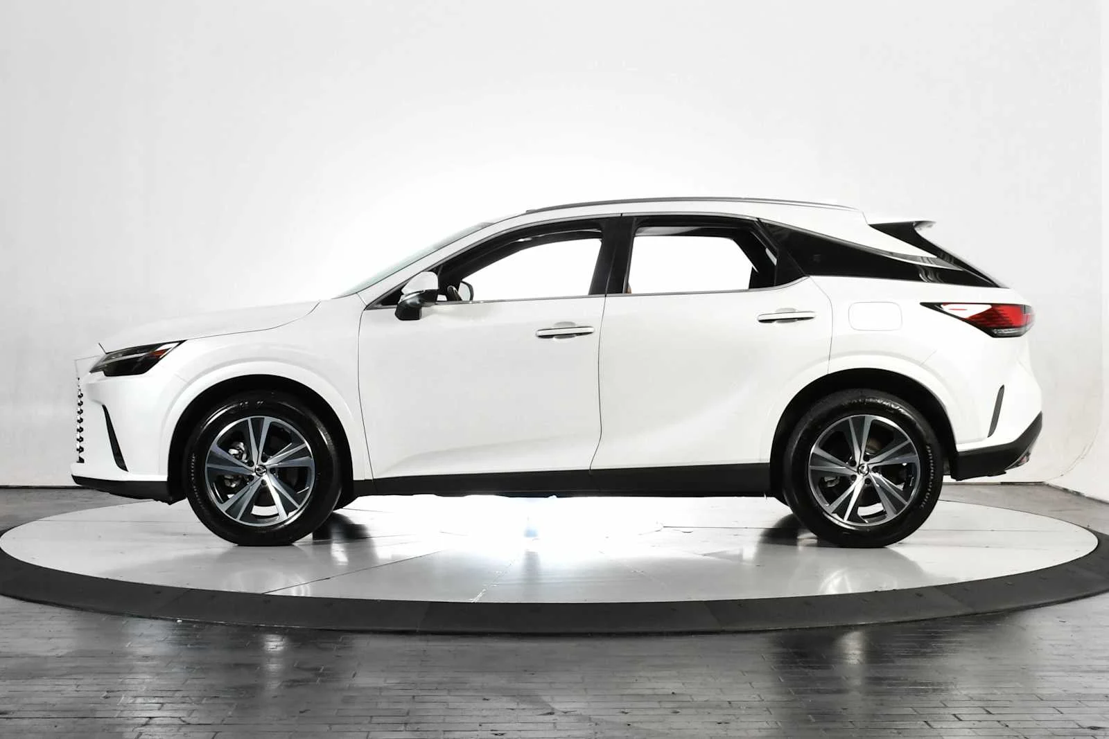 Used 2025 Eminent White Pearl Lexus Premium image 2