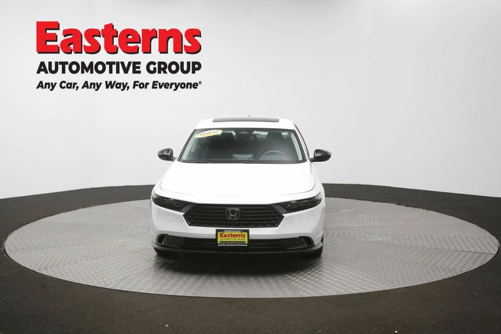 Used 2025 White Honda SE image 52